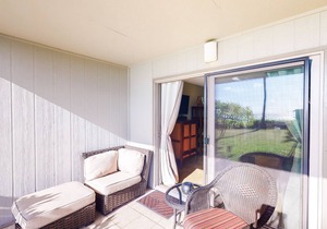 Lovely Oceanfront Tropical Home w/Shared Pool, Free WiFi, Water Views, Lanai