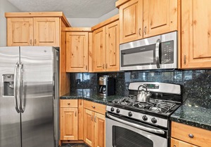 Managed by Park City Lodging-Walking distance to Main Street and Town Lift