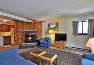 Mt Green 2BR/2BA Condo: Close to Resort and Skiing. 3B7
