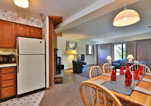 Mt Green 2BR/2BA Condo: Close to Resort and Skiing. 3B7