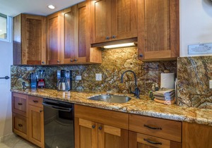November Special! 11TH FLOOR Luxury Condo on Ka'anapali Beach!