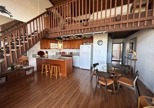 Paradise is Calling.Ocean View Penthouse in Kihei, Maui.Resort Zoned Condo