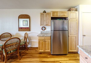 Romantic Getaway Near Water w/Free WiFi, Shared Pool, Water Views, Tennis Court