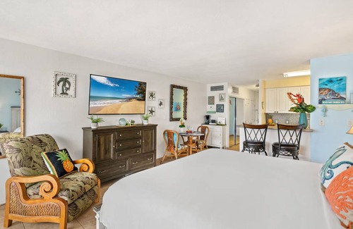 Historic Lahaina Front Street Apartment | 45 m² Studio flat ∙ 2 guests