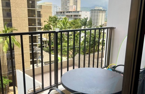 Diamond Head - Kapahulu - St. Louis Condo | An Aloha condo in the heart of Waikiki-5 minutes to beach, parking, AC,WiFi incl