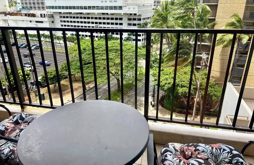 Diamond Head - Kapahulu - St. Louis Condo | An Aloha condo in the heart of Waikiki-5 minutes to beach, parking, AC,WiFi incl