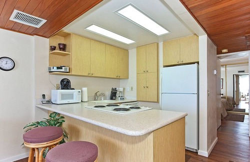 Makaha Condo | Beautiful, 1 Bedroom, 3rd Floor Beachfront Condo (HP305)
