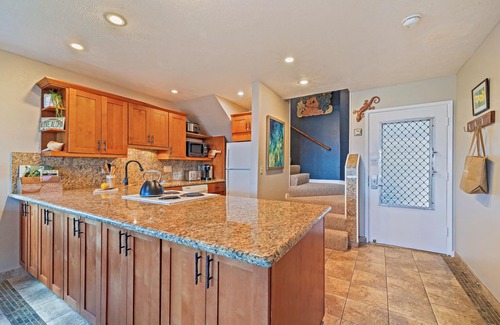 Kahana Condo | Beautiful Ocean Views-Island Living-2 Bed,2 Bath,Sleeps 6-Pool-Amazing Value