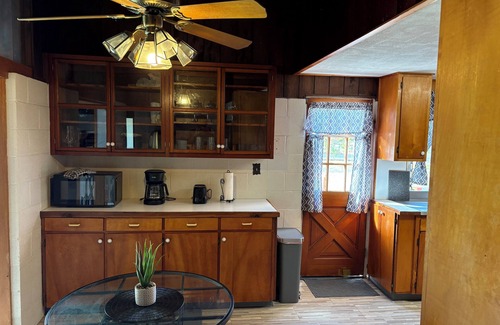 Kapoho House | Charming 2-bedroom house in wonderful Pāhoa with free private covered parking