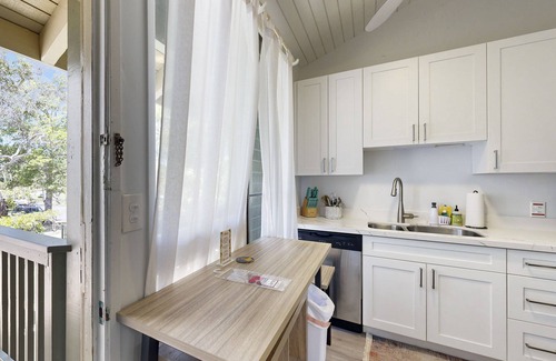 Kahuku Apartment | Chic Island Hideaway | AC, 2 Pools | Walk to Beach, Dining, Golf, Attractions