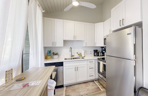 Kahuku Apartment | Chic Island Hideaway | AC, 2 Pools | Walk to Beach, Dining, Golf, Attractions