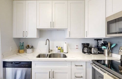 Kahuku Apartment | Chic Island Hideaway | AC, 2 Pools | Walk to Beach, Dining, Golf, Attractions