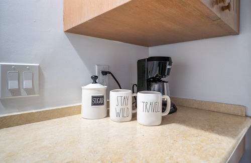 Waikiki Apartment | Conveniently located Waikiki studio, with A/C, close to beach, restaurants