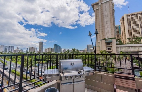 Waikiki Apartment | Conveniently located Waikiki studio, with A/C, close to beach, restaurants