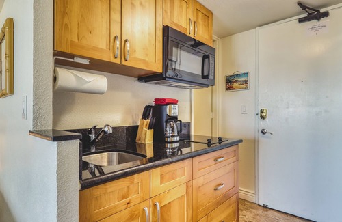 Waikiki Apartment | Cozy condo with pool, hot tub, & sauna - private lanai, ocean views