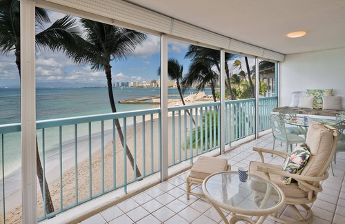 Diamond Head - Kapahulu - St. Louis Condo | Direct Ocean Beachfront! One bedroom one bath one parking!