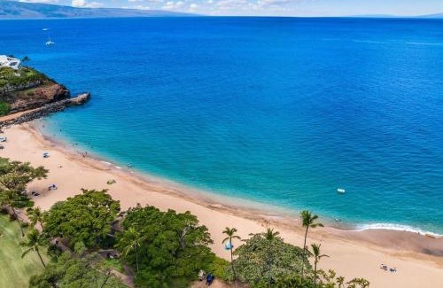 Kaanapali House | Eldorado L202 · EL L202 Updated Condo with Beachfront Cabana