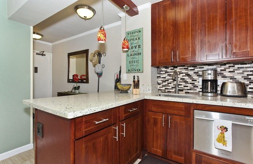 Waikiki Condo | Fresh Contemporary/Hawaiian Decor w/AC, Washer/Dryer, Wi-Fi, Pool, Parking!