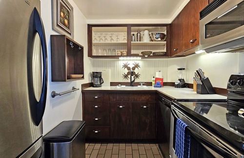 Diamond Head - Kapahulu - St. Louis Condo | Gold Coast Ocean View One Bedroom w/Full Kitchen & WiFi