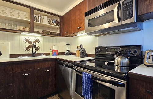 Diamond Head - Kapahulu - St. Louis Condo | Gold Coast Ocean View One Bedroom w/Full Kitchen & WiFi