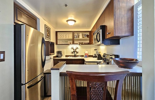 Diamond Head - Kapahulu - St. Louis Condo | Gold Coast Ocean View One Bedroom w/Full Kitchen & WiFi