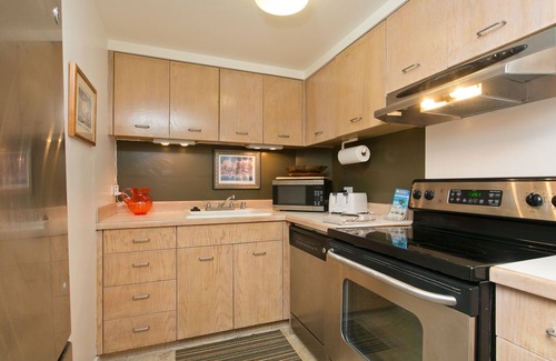 Diamond Head - Kapahulu - St. Louis Condo | Hawaiian Dream - 8th floor Ocean View w/Full Kitchen