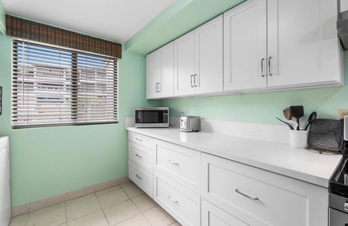Historic Kailua Village Condo | Kona Coast Resort at Keauhou Gardens 8204