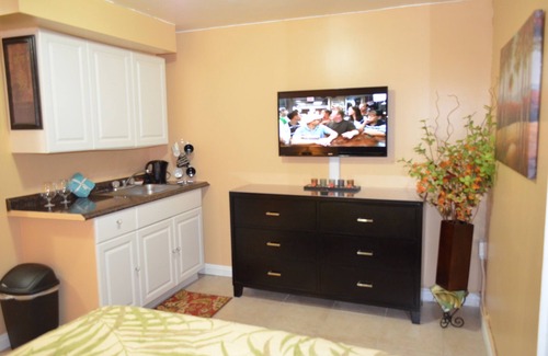 Waikiki Apartment | Kuhio Village 202A Waikiki Condo Recently Remodeled