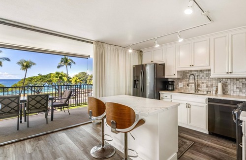 Kihei Condo | Maui Parkshore 414, Beautiful Remodel, Center Cut Top Floor, Amazing Ocean Views