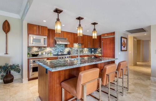 Kaanapali Condo | Maui Resort Rentals Dream Collection: Honua Kai Hokulani 202 – Direct Ocean Front 3BR w/B.B.Q on Wrap Around Balcony
