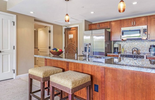 Honokowai Condo | Maui Resort Rentals: Honua Kai Konea 344 – Extra Large 1BR w/Partial Ocean Views!
