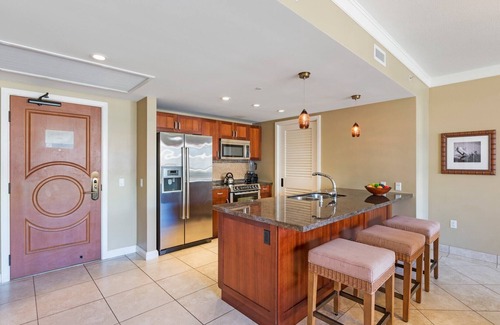 Kaanapali Condo | Maui Resort Rentals: Honua Kai - 4 Total Bedrooms, 5th floor Ocean AND West Maui Mountain Views