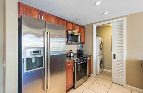 Kaanapali Condo | Maui Resort Rentals: Honua Kai - 4 Total Bedrooms, 5th floor Ocean AND West Maui Mountain Views