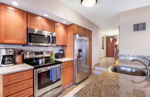 Kaanapali Condo | Maui Resort Rentals: Ka'anapali Ali'i 432 - Deluxe Oceanview Interior Courtyard
