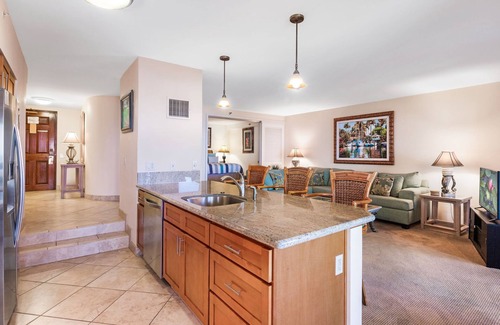 Kaanapali Condo | Maui Resort Rentals: Ka'anapali Ali'i 432 - Deluxe Oceanview Interior Courtyard