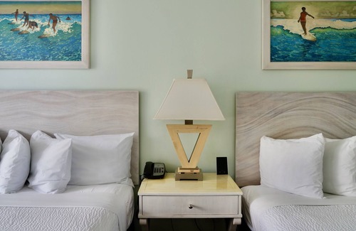 McCully - Moiliili House | Monthly Special - Silver Room at Hotel La Croix