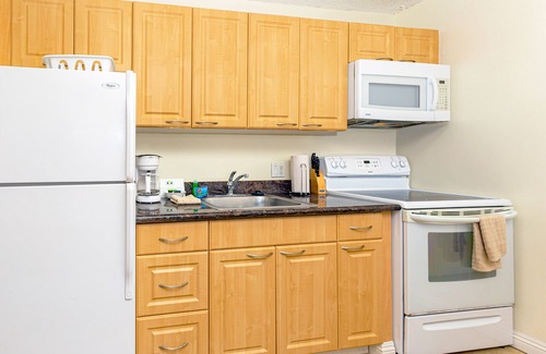Waikiki Condo | Mountain Views & Steps to Beach + Free Parking!