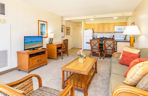 Waikiki Condo | Mountain Views & Steps to Beach + Free Parking!