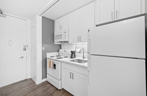 Waikiki Condo | Newly Renovated Ilikai Marina Condo - Near Beach!