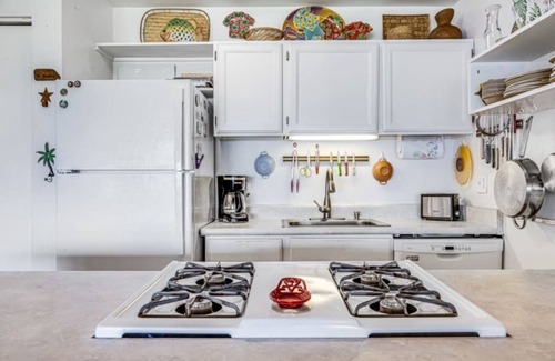 Kaunakakai Condo | Ocean Front Retreat W/Kitchen-Molokai Shores A308