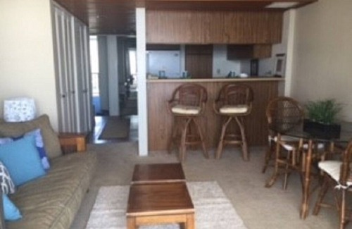 Makaha Condo | Oceanfront Hawaiian Princess 1002 n1990/NUC-2258