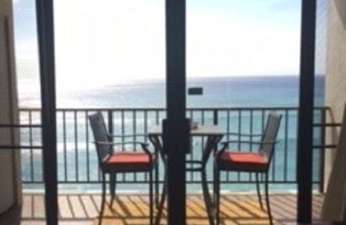 Makaha Condo | Oceanfront Hawaiian Princess 1002 n1990/NUC-2258