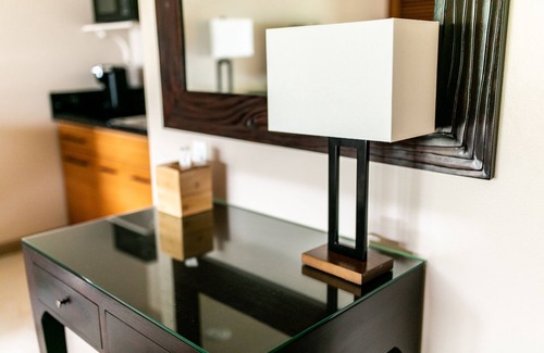 Keaukaha Apartment | Oceanfront Lehua Room - Hilo Beach House Inn