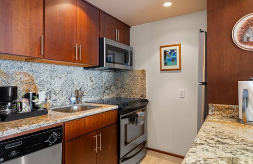Lahaina Apartment | Oceanfront Paradise! Stunning Views from Lahaina Shores 313