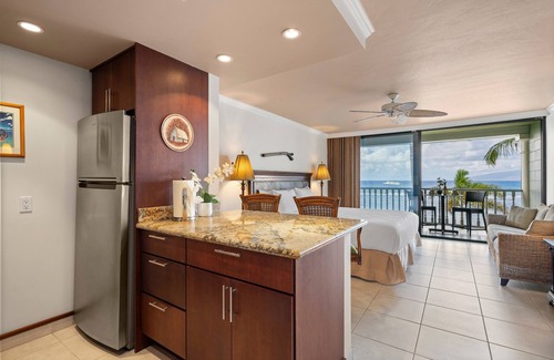Lahaina Apartment | Oceanfront Paradise! Stunning Views from Lahaina Shores 313