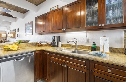 Kailua-Kona Condo | Oceanfront Penthouse - AC, Crashing Waves, Spectacular Sunsets, Surfers, Turtles