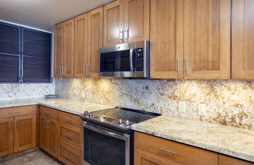 Kahana Condo | Oceanfront Renovated Corner Unit! SK353 - Sullivan