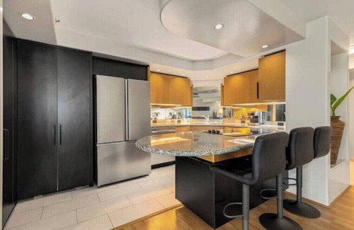 Downtown Honolulu Apartment | SkyNest : Queen's Gambit Penthouse at 66 Queen St