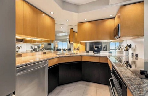 Downtown Honolulu Apartment | SkyNest : Queen's Gambit Penthouse at 66 Queen St