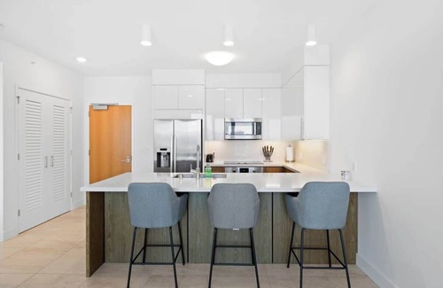 Ala Moana Condo | Stylish 1BR Azure Ala Moana | 30 Day Min